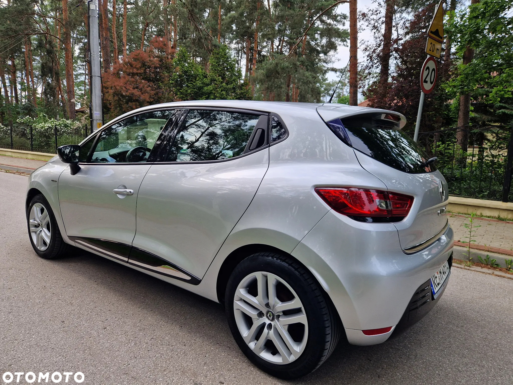 Renault Clio 1.2 16V Limited EU6 - 9