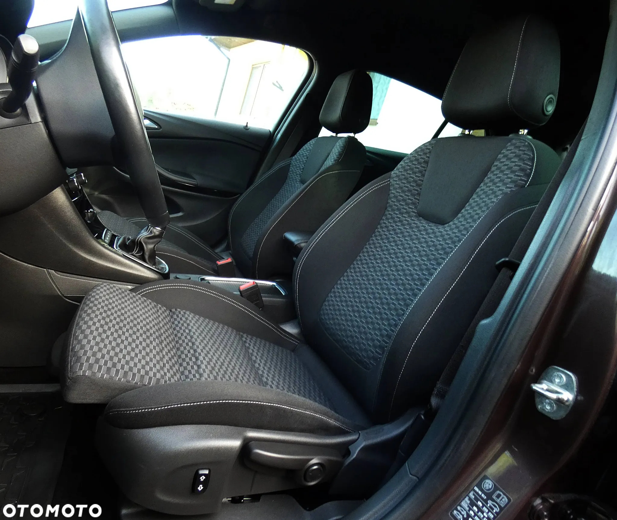 Opel Astra V 1.4 T Dynamic S&S - 38