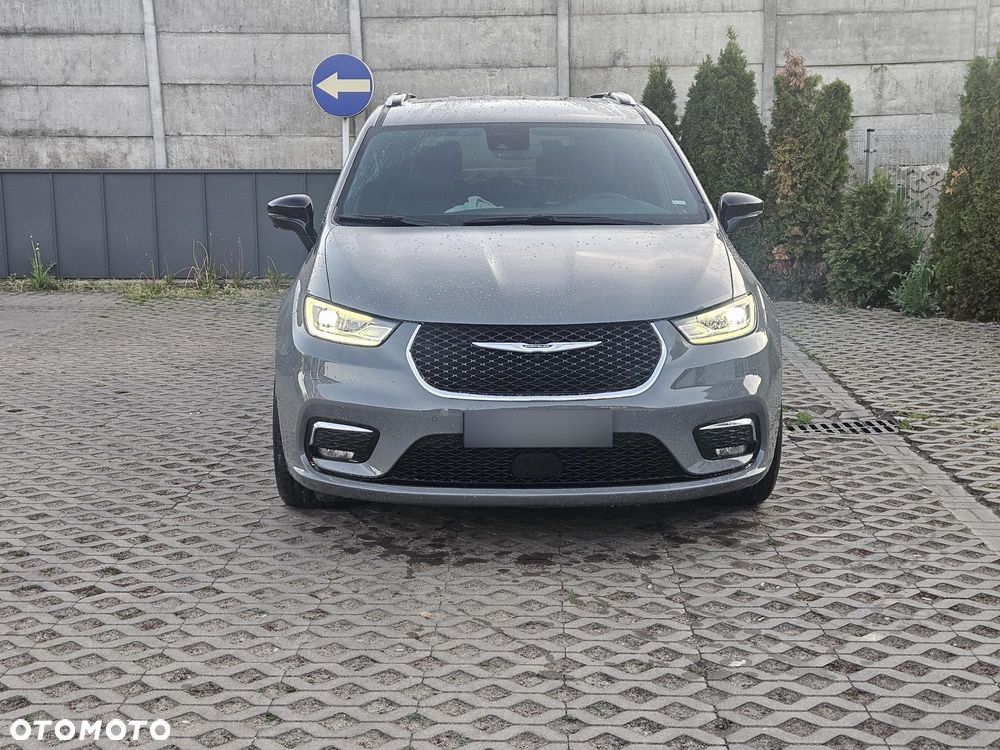 Chrysler Pacifica - 11