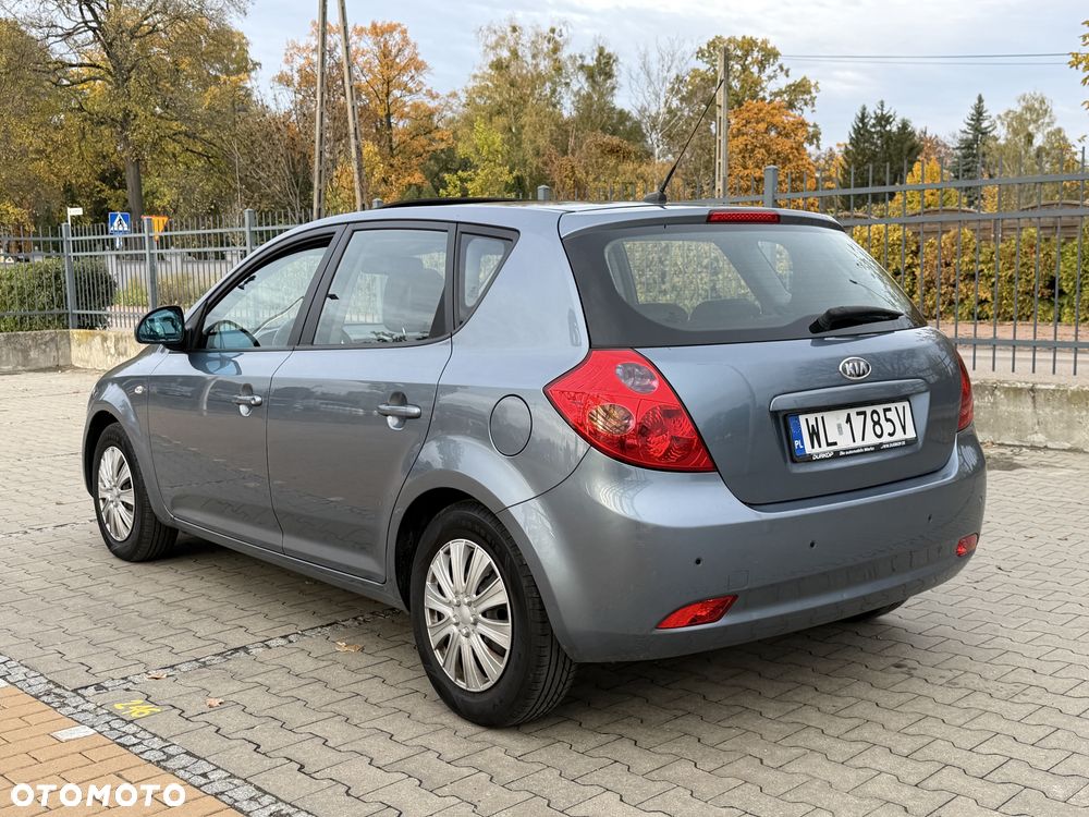 Kia Ceed - 4