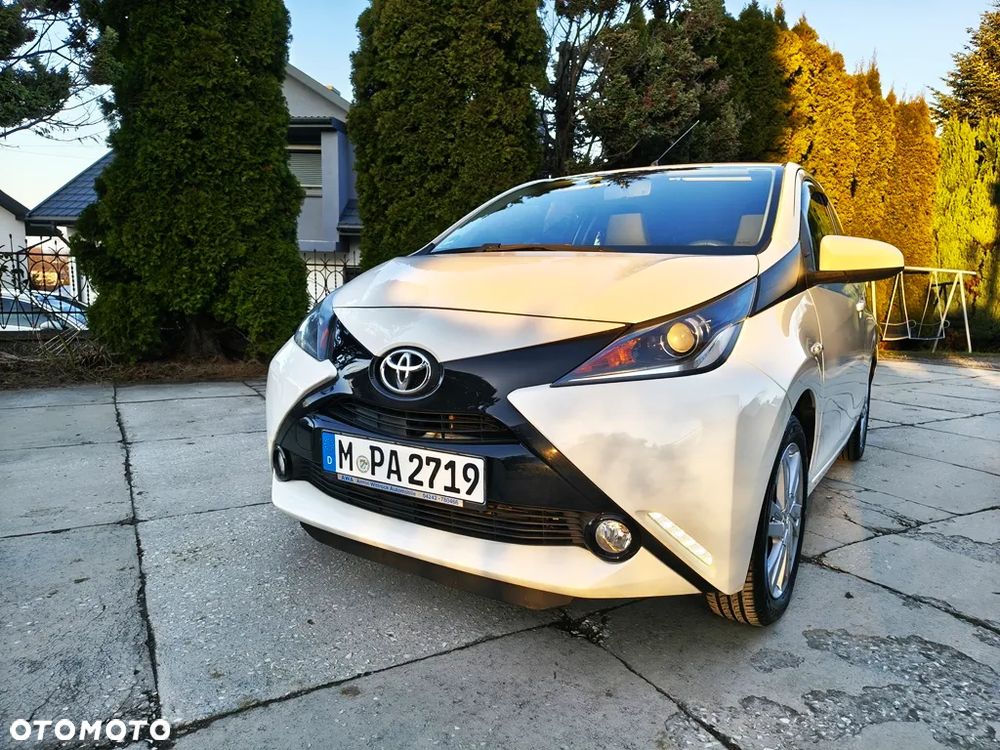 Toyota Aygo x-play touch - 2