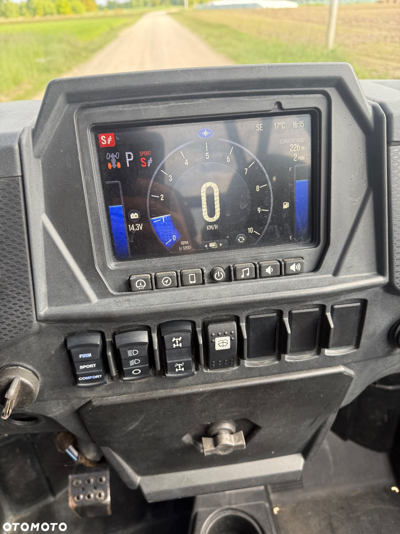 Polaris RZR - 16