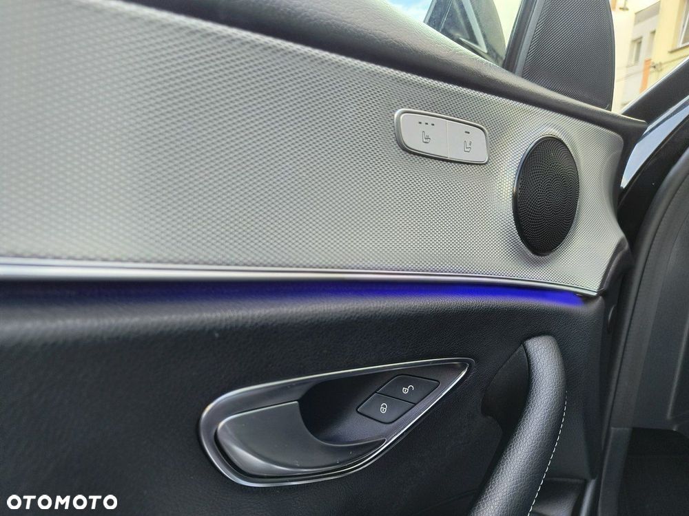 Mercedes-Benz Klasa E 400 4-Matic 9G-TRONIC - 29