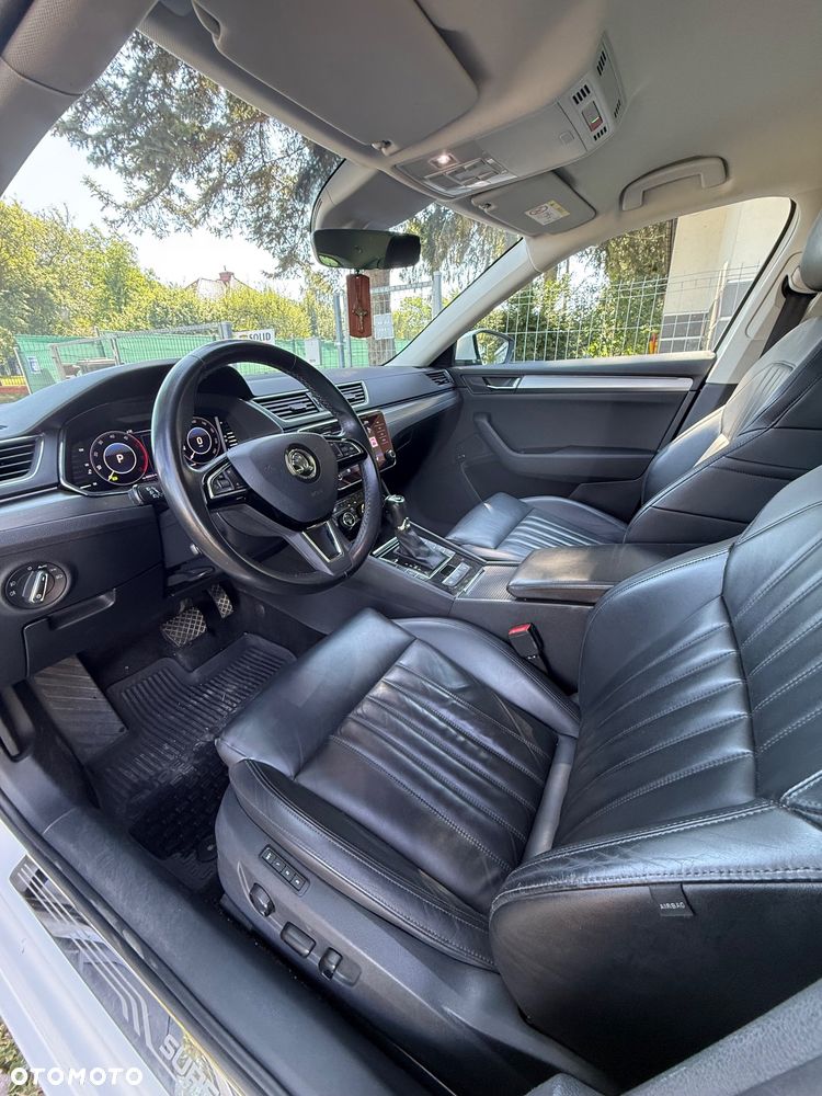 Skoda Superb 2.0 TDI DSG Premium Edition - 12