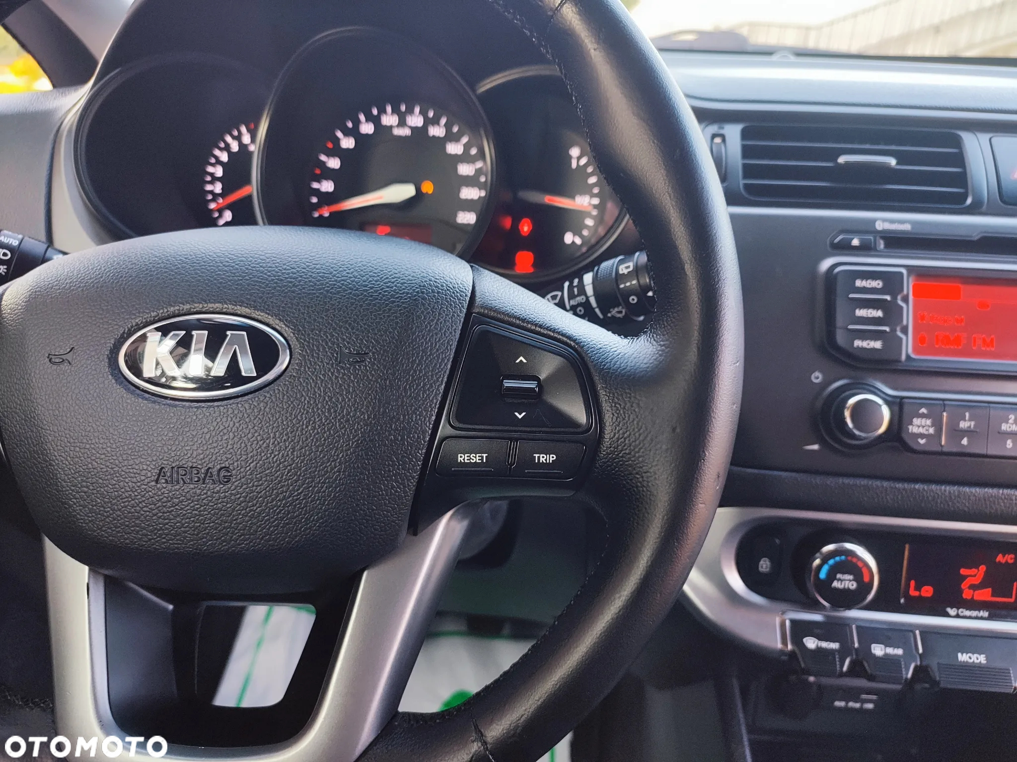 Kia Rio 1.4 Dream Team Edition - 34