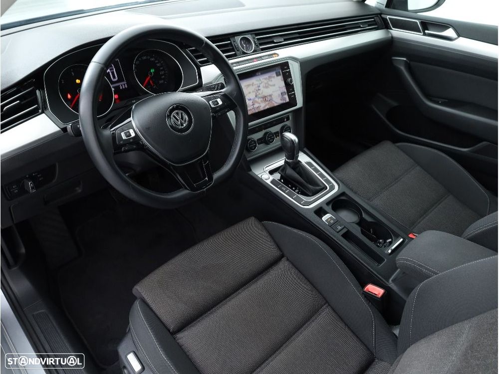 VW Passat Variant 2.0 TDI Business DSG - 25