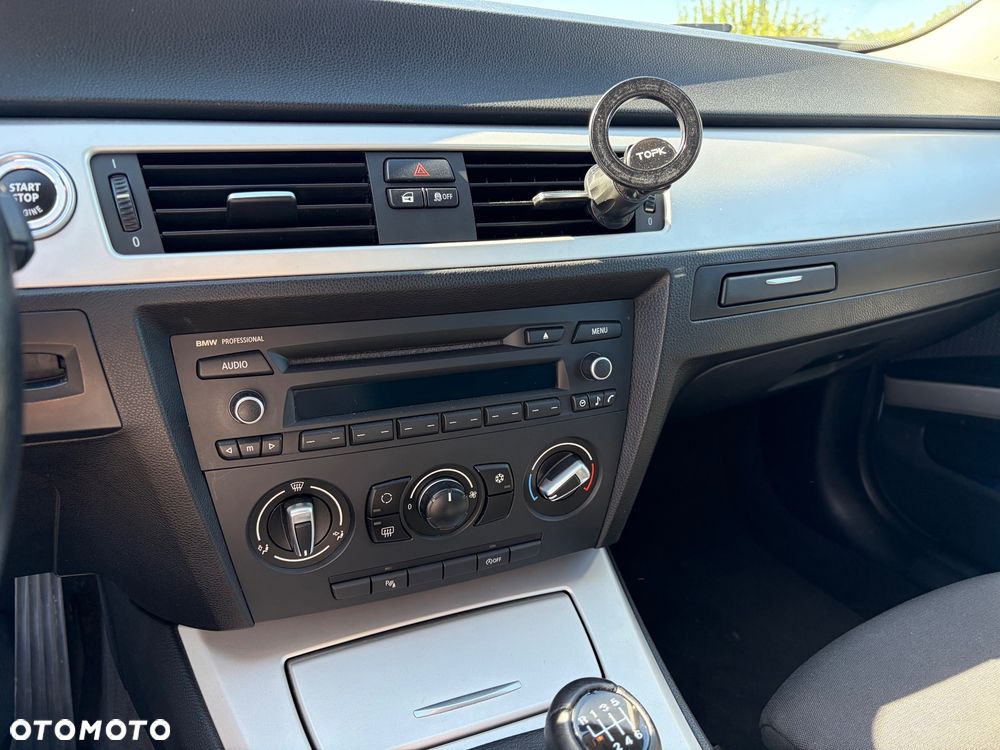 BMW Seria 3 318d DPF Edition Lifestyle - 23