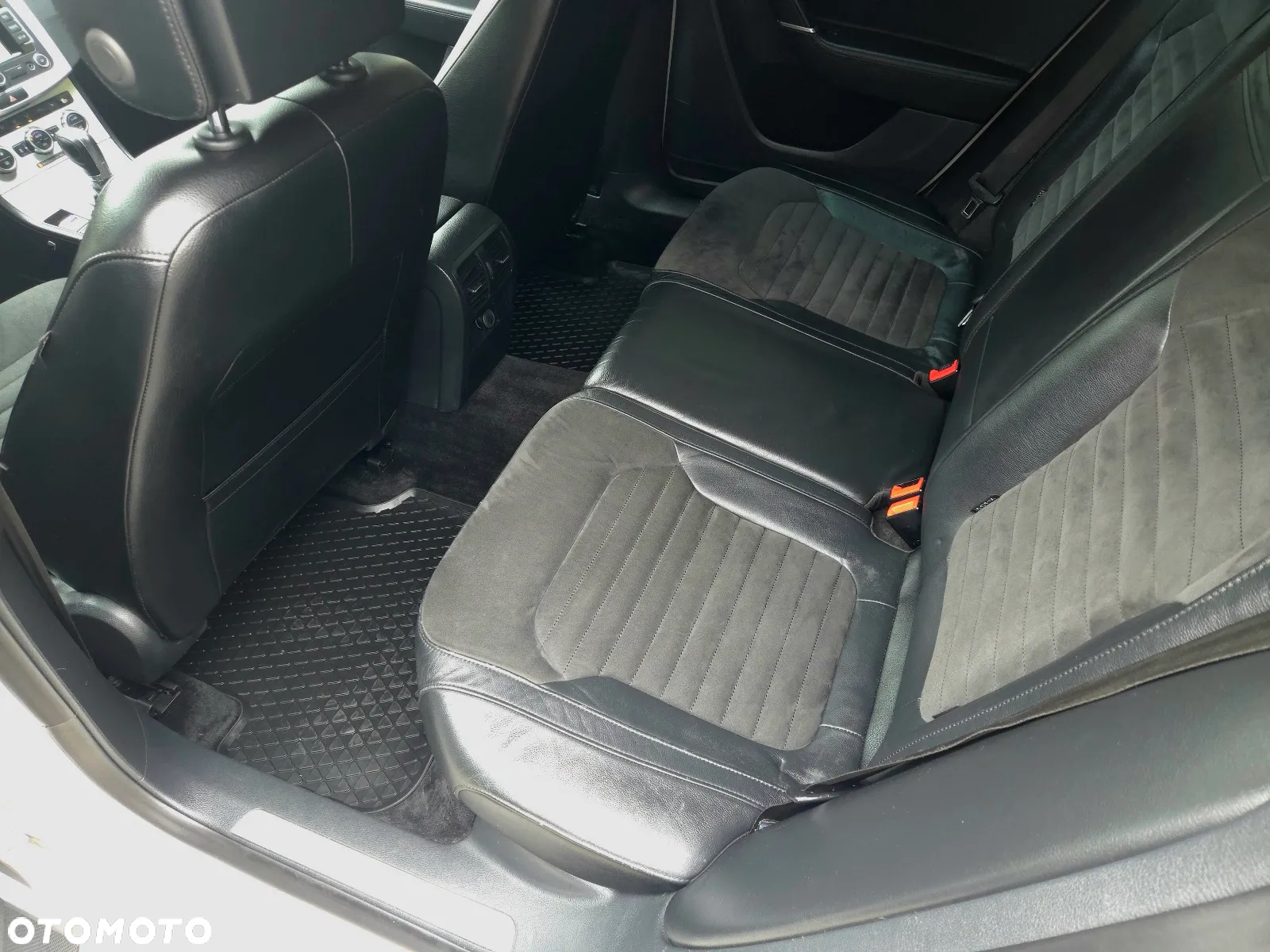 Volkswagen Passat 2.0 TDI Comfortline R-Style DSG - 25