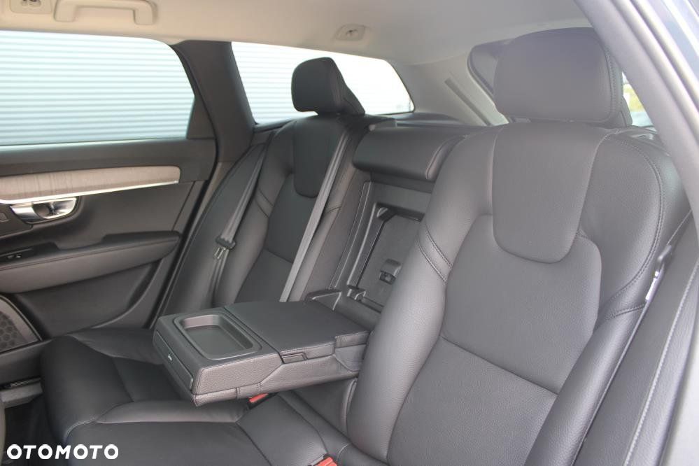 Volvo V90 Cross Country - 12