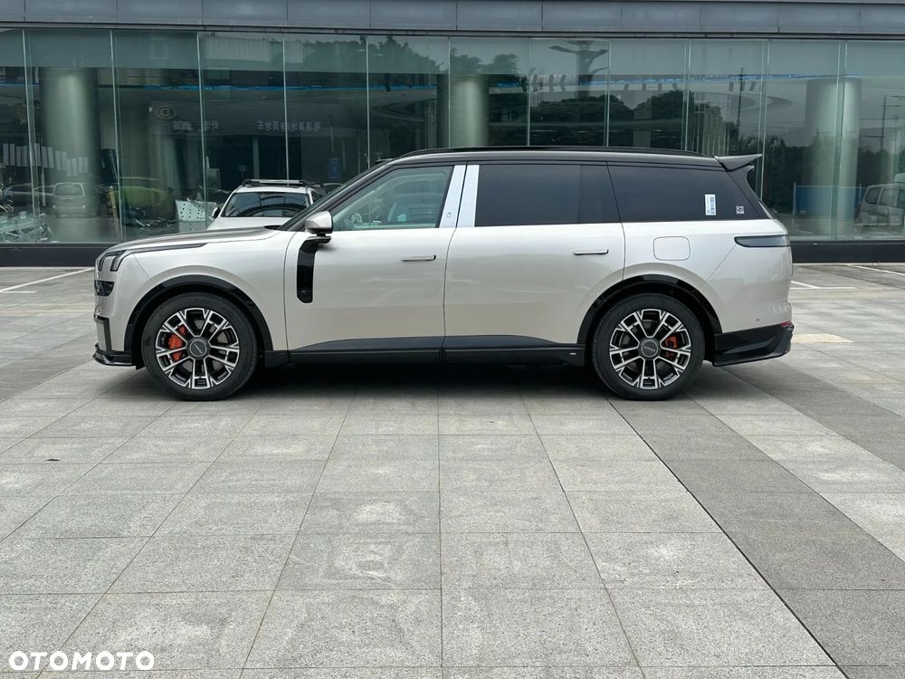 Lynk & Co 900 - 4