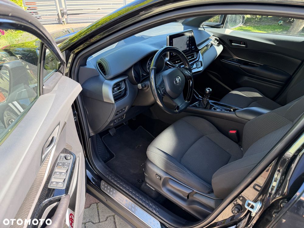 Toyota C-HR 1.2 Turbo Team Deutschland - 15
