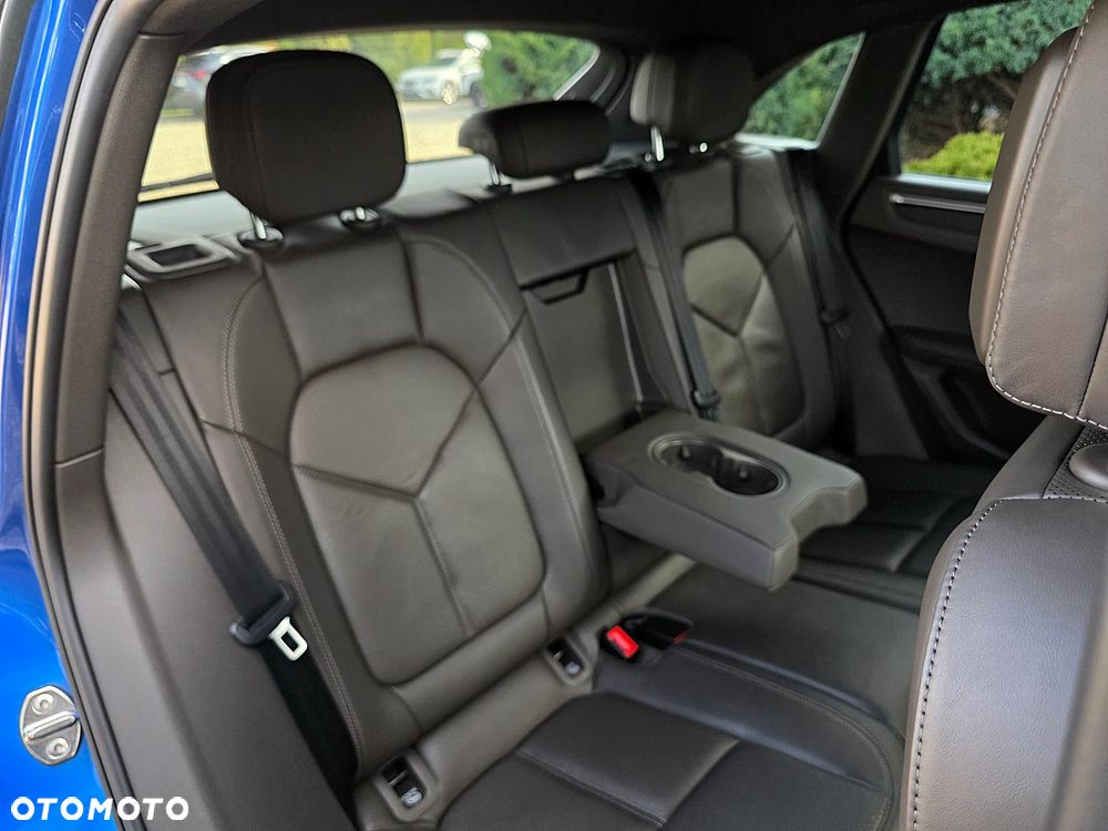 Porsche Macan - 24