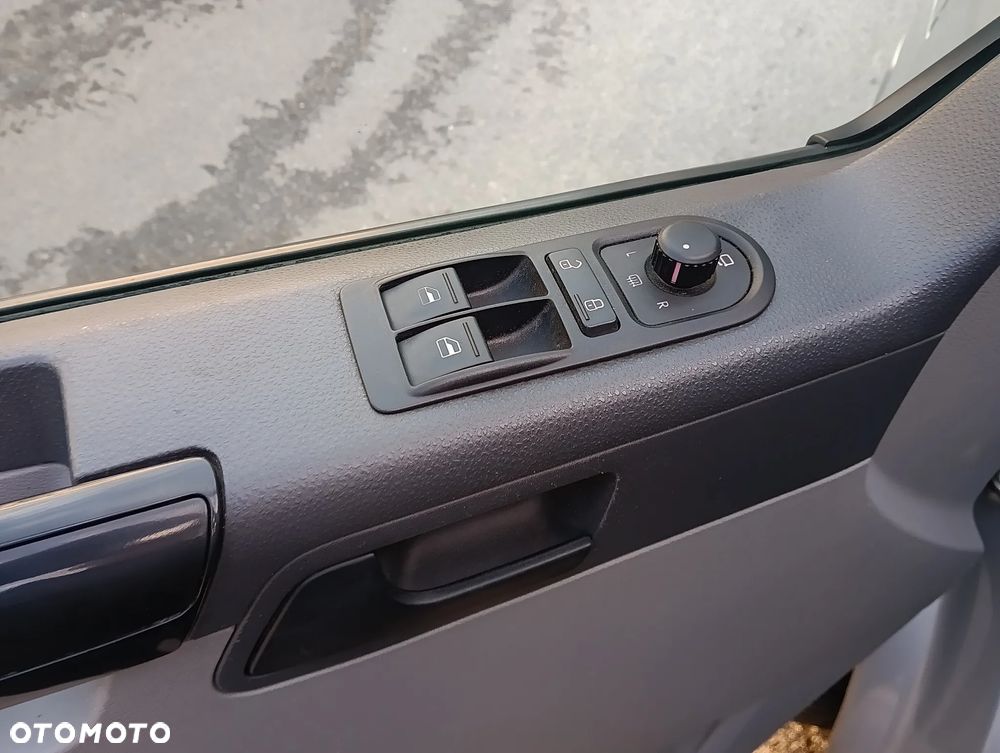 Volkswagen Transporter - 16