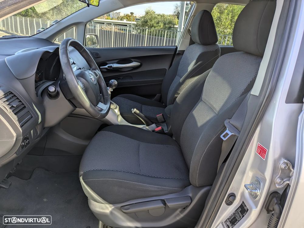 Toyota Auris 1.4 D-4D Comfort - 4