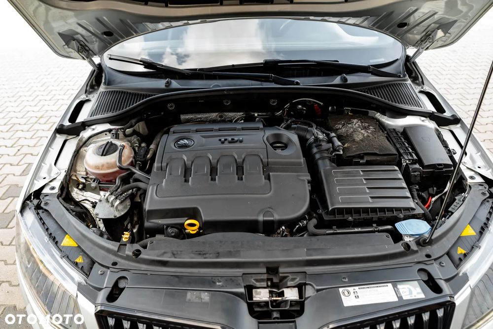 Skoda Octavia 2.0 TDI DSG RS - 38