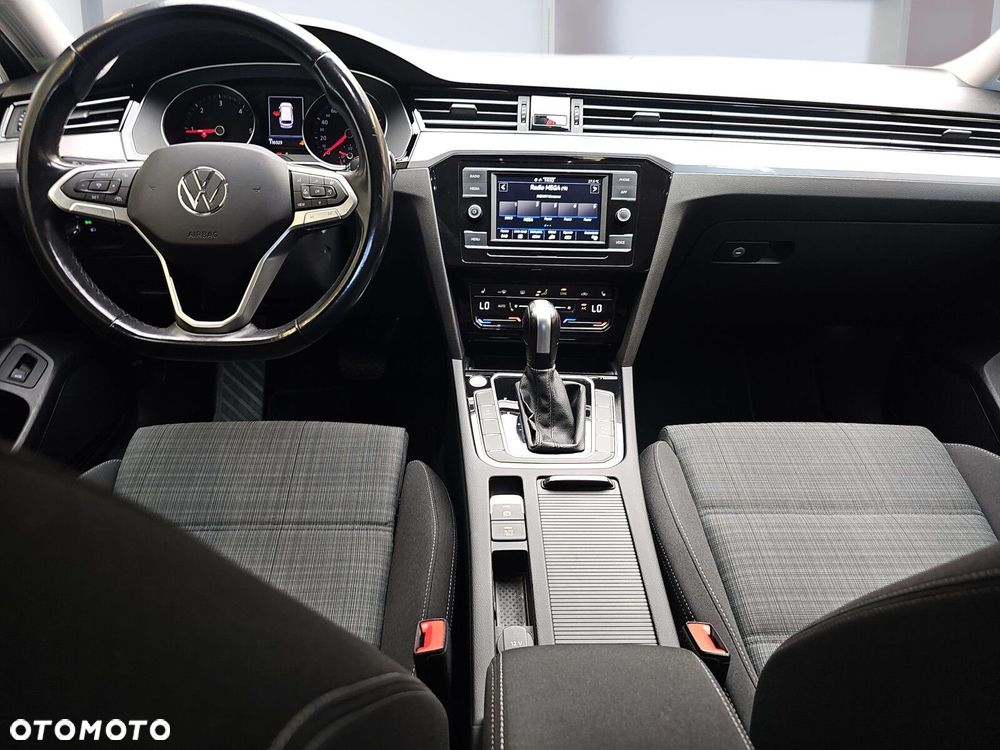 Volkswagen Passat Variant 2.0 TDI EVO Business DSG - 9
