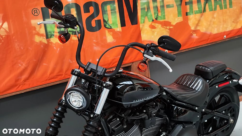 Harley-Davidson Softail Street Bob - 18