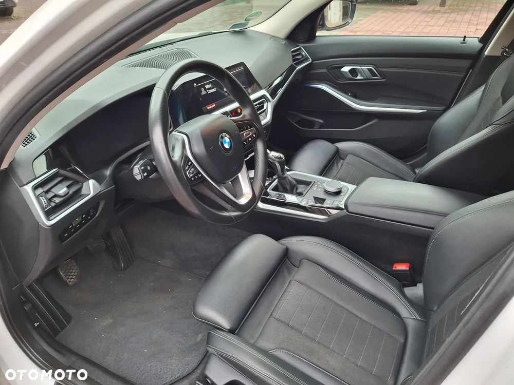 BMW Seria 3 318i Sport Line - 20