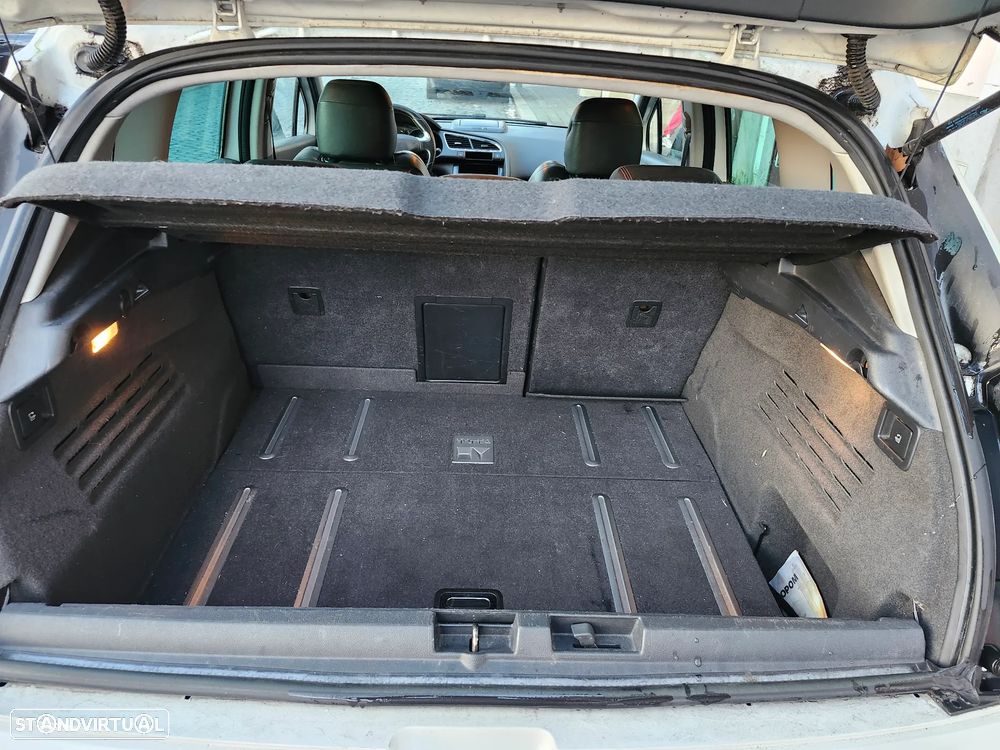 Peugeot 3008 2.0 HDi Hybrid4 - 11