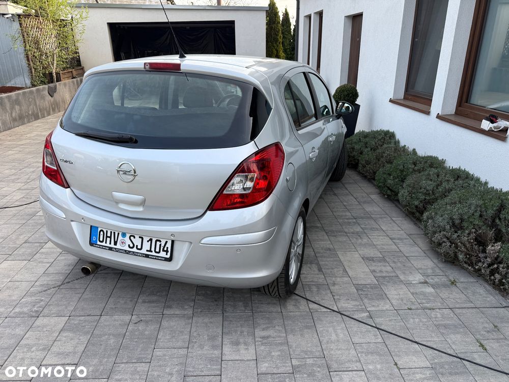 Opel Corsa 1.4 16V Cosmo - 19