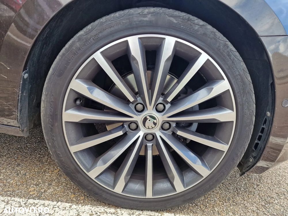 Skoda Superb 2.0 TDI DSG 4X4 Laurin & Klement - 9
