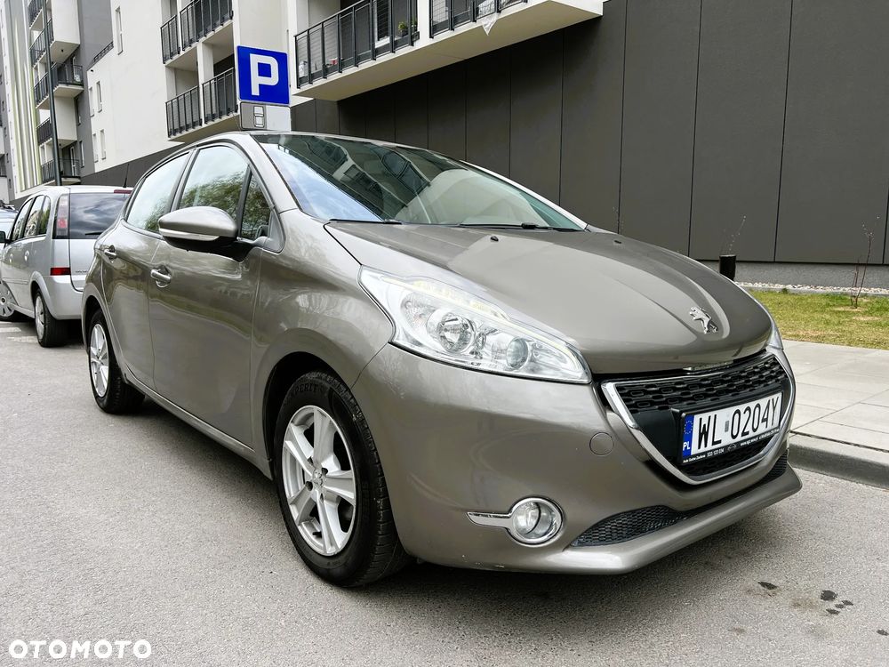 Peugeot 208 - 1