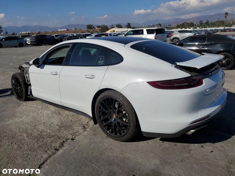 Porsche Panamera 4 - 3