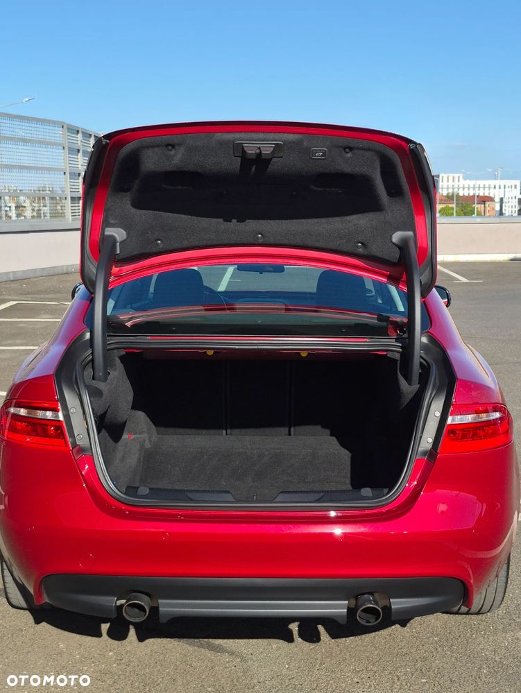 Jaguar XE 2.0 T Pure - 6