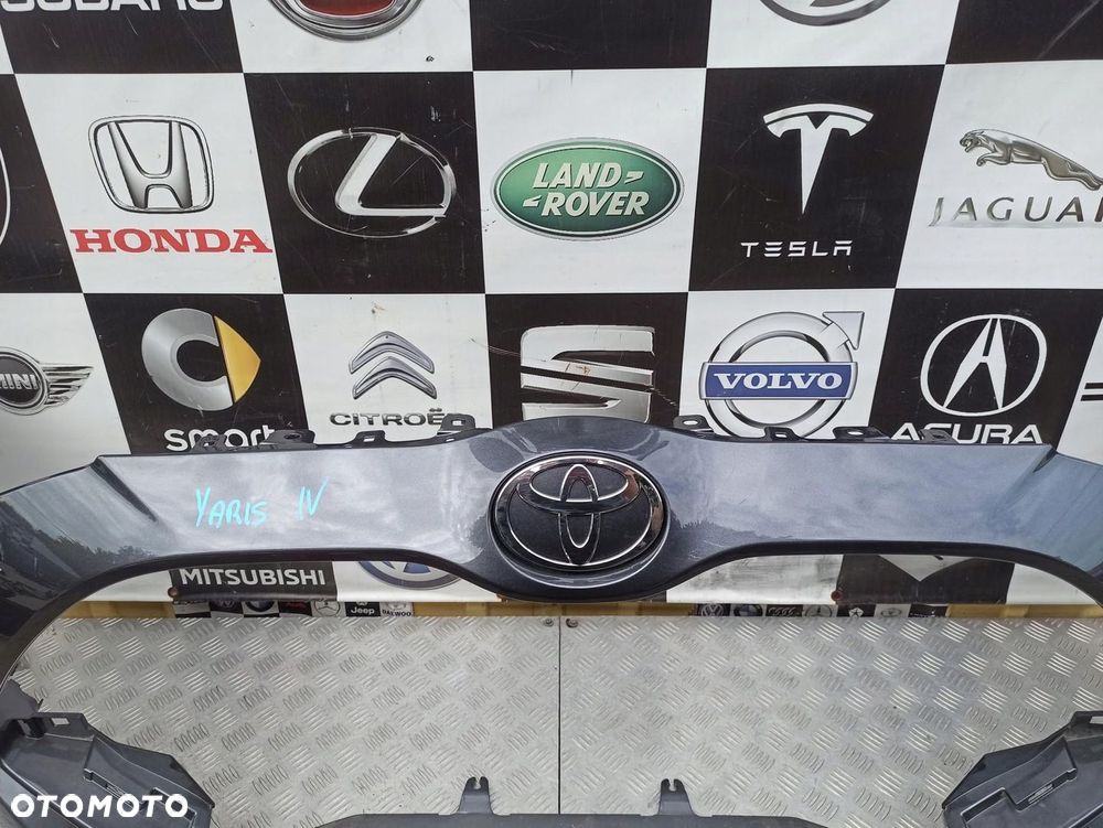 TOYOTA YARIS IV ZDERZAK PRZÓD - 4