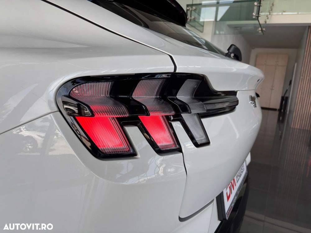Ford Mustang Mach-E PREMIUM - 19