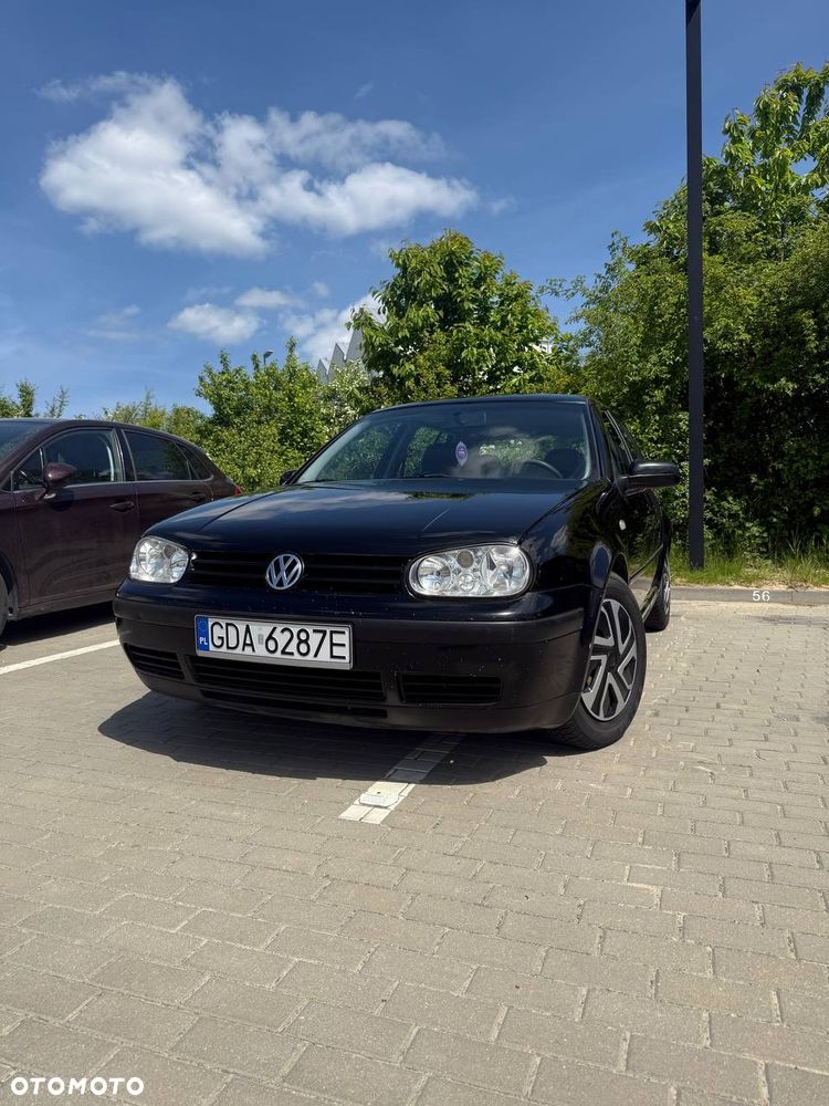 Volkswagen Golf - 1
