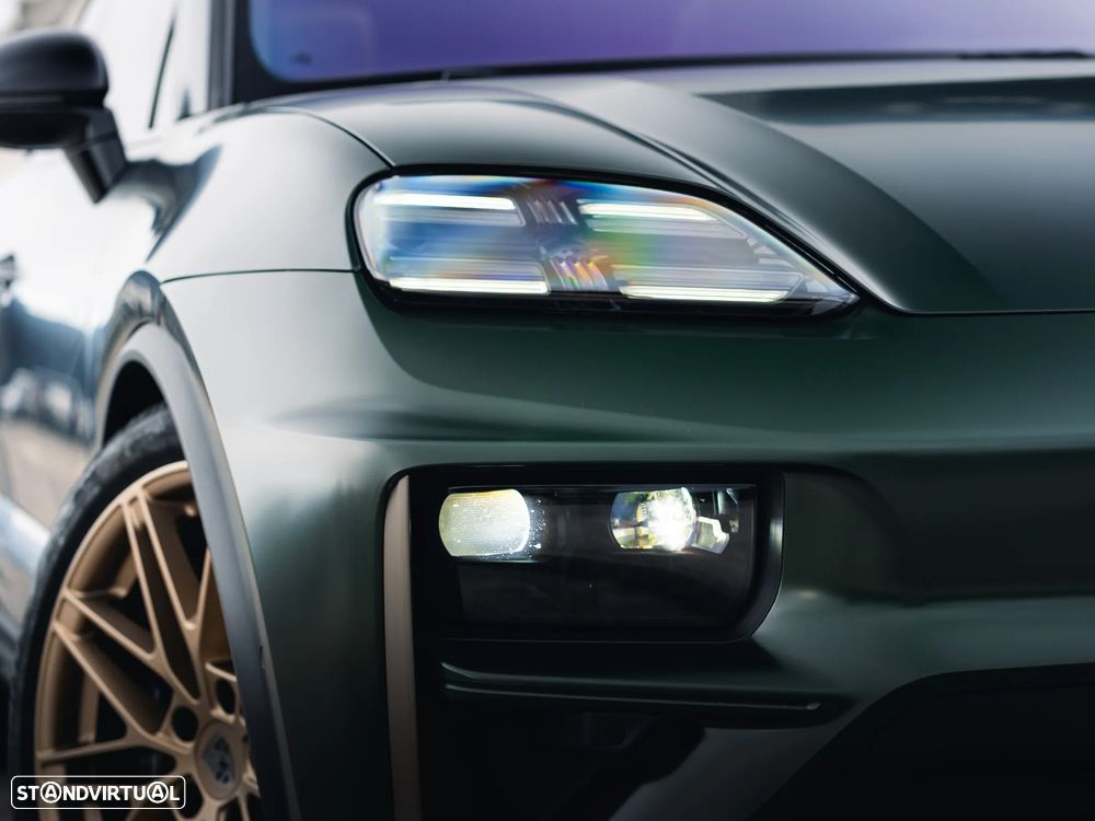 Porsche Macan Electric Turbo - 32