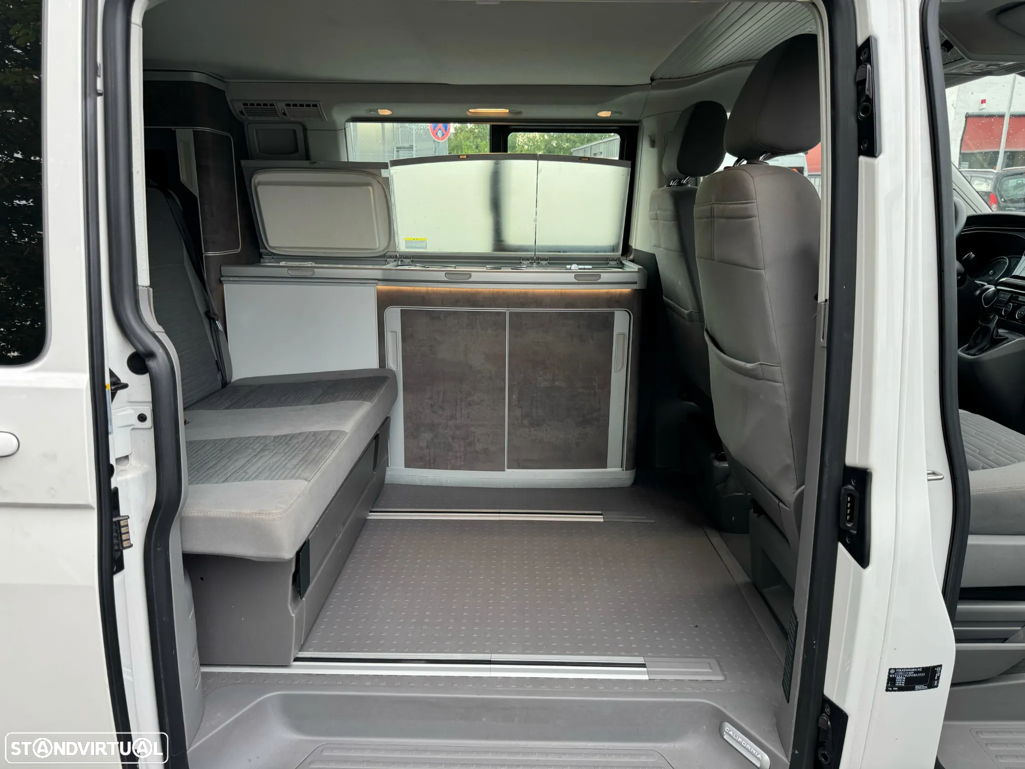 VW California Coast Volkswagen California Camper | 2 Camas – Dorme 4 Pessoas | Kitchenette + Cama no Teto - 12