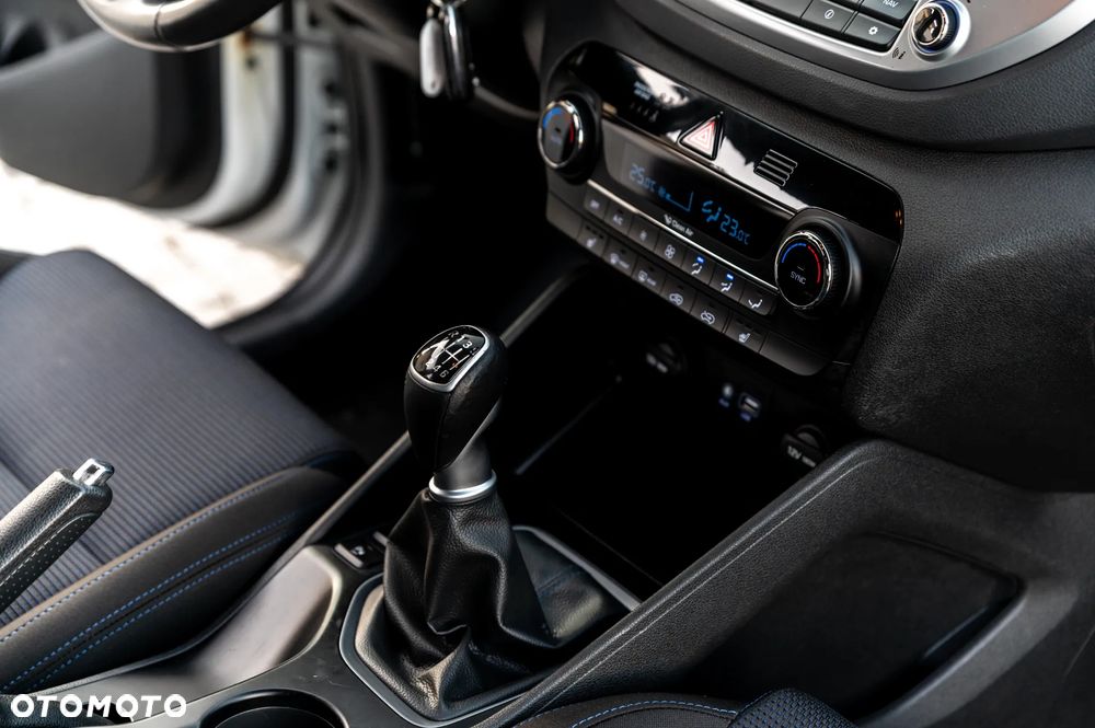 Hyundai Tucson blue 1.7 CRDi 2WD Style - 27