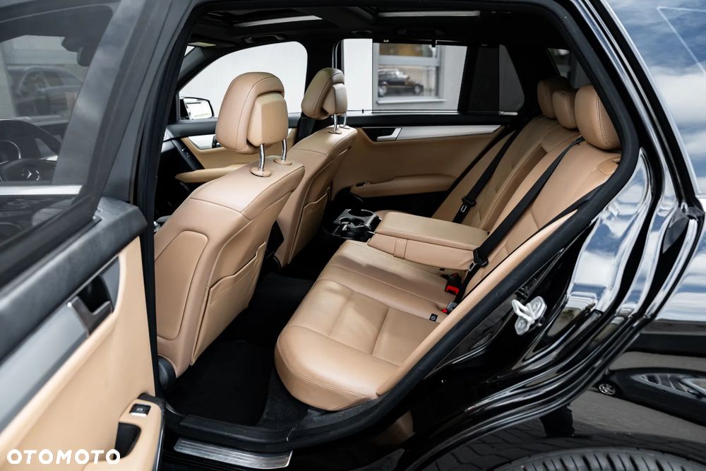 Mercedes-Benz Klasa C 250 CDI DPF Automatik BlueEFFICIENCY Special Edition - 23