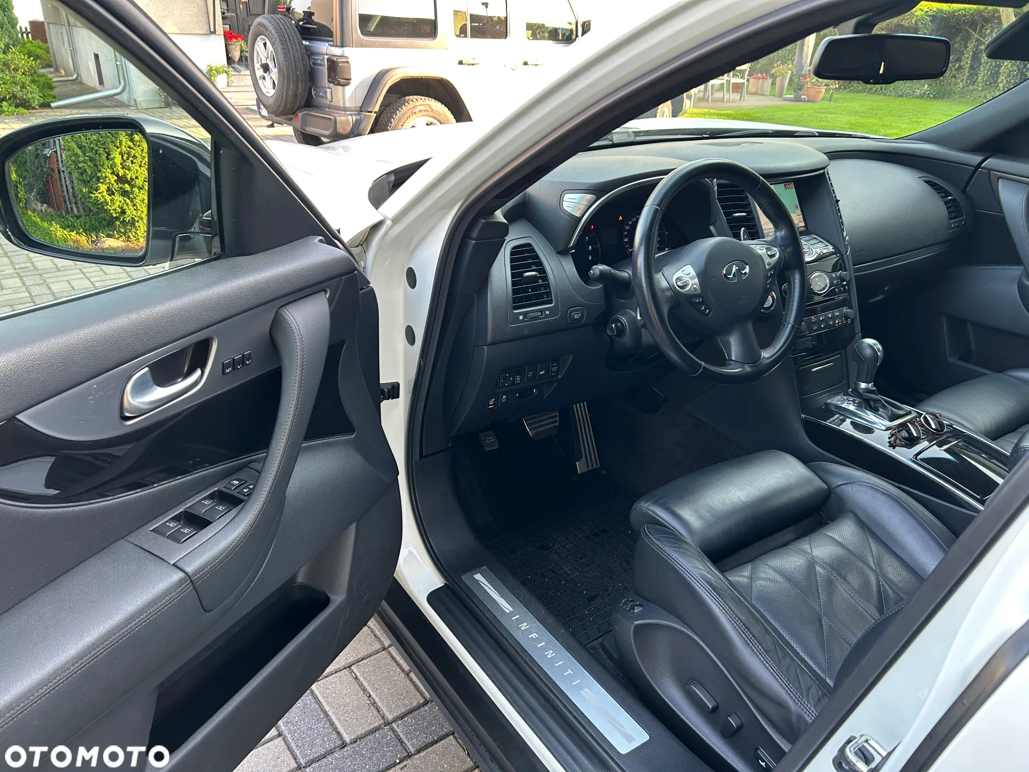 Infiniti QX70 3.7 S Premium - 10