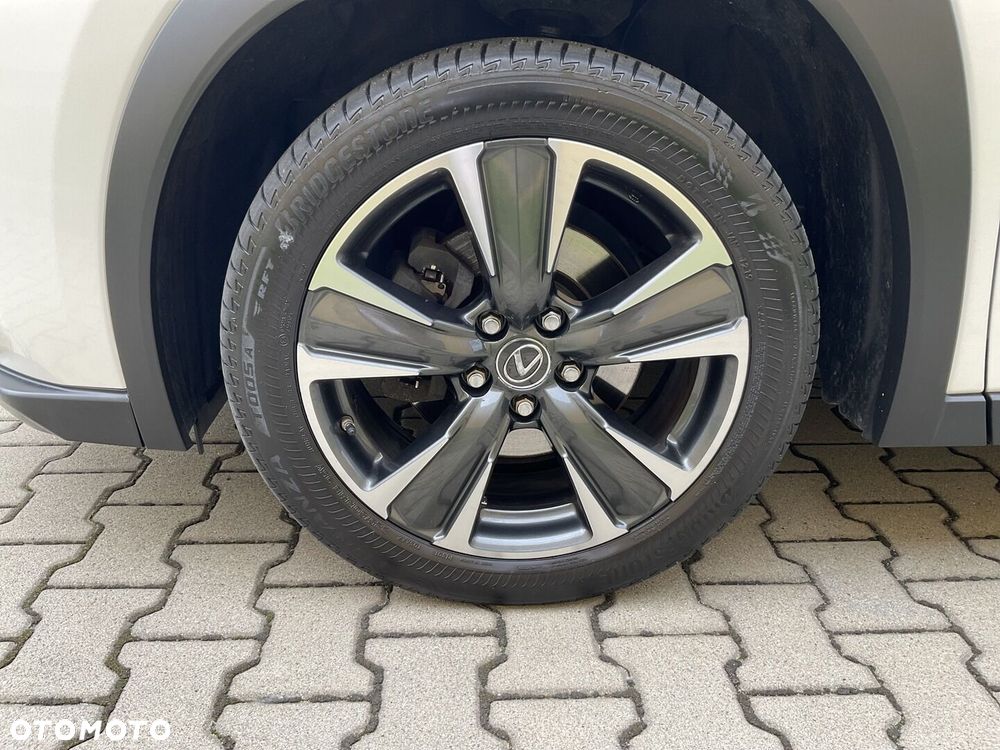 Lexus UX - 33