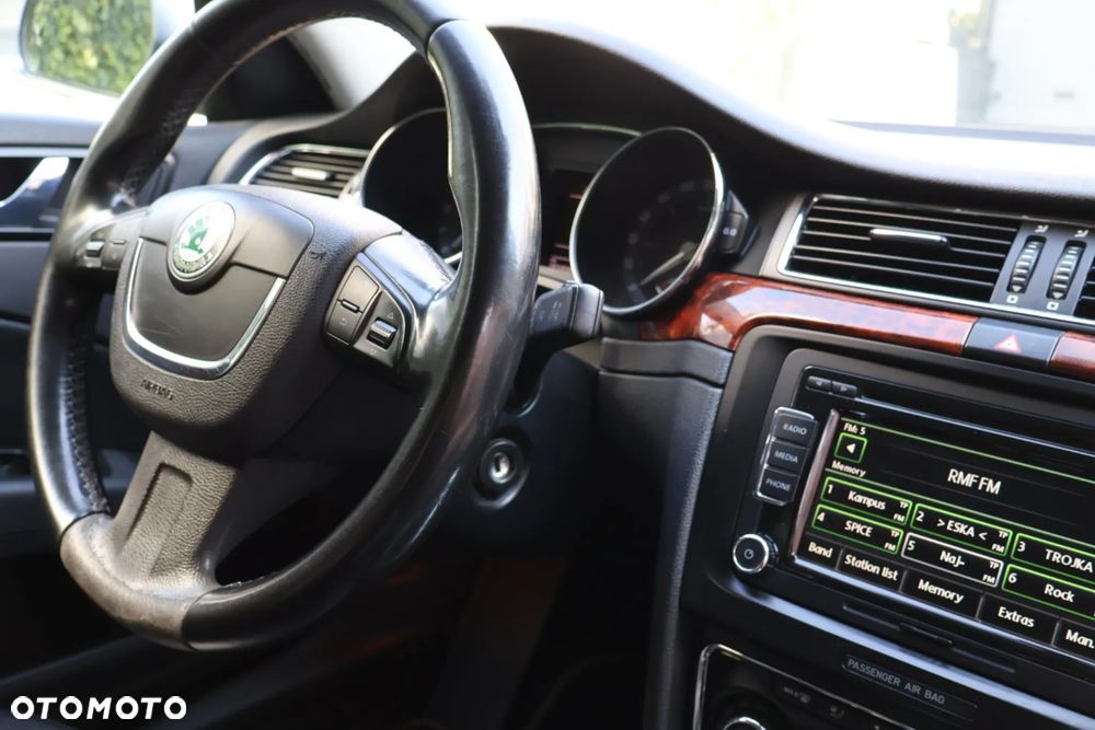 Skoda Superb 2.0 TDI Elegance DSG - 25