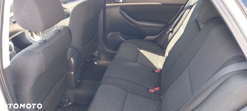 Toyota Avensis 1.8 VVT-i Sol - 6