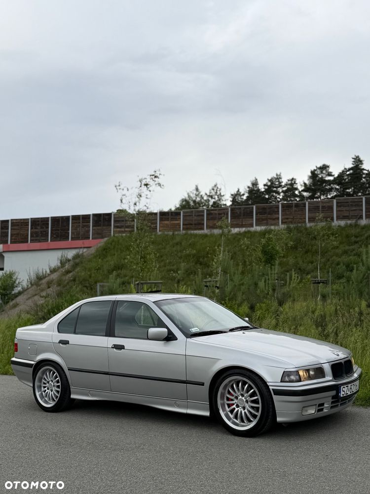 BMW Seria 3 320i - 33