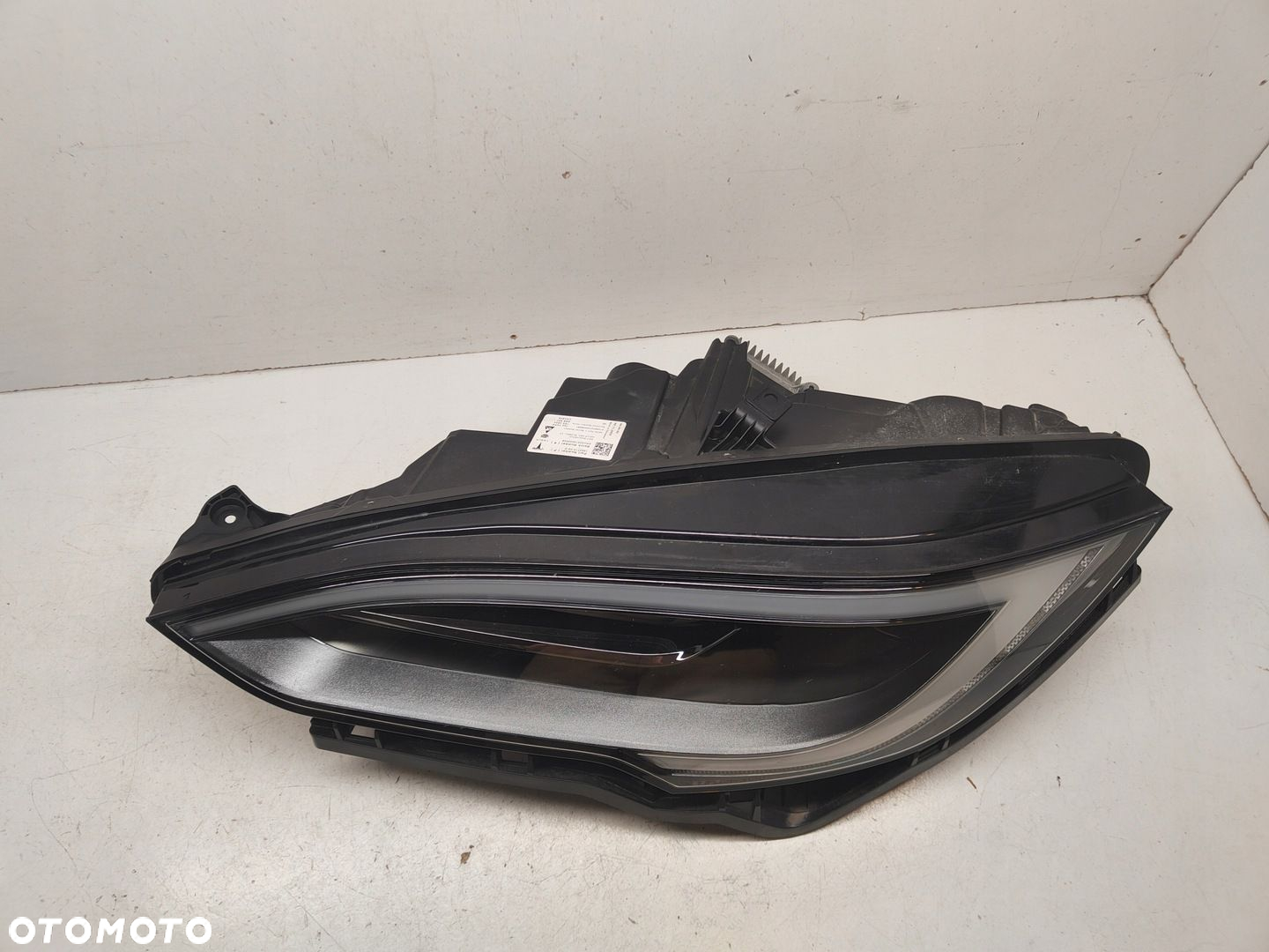 TESLA S PLAID LAMPA LEWY PRZÓD 156371300D - 3