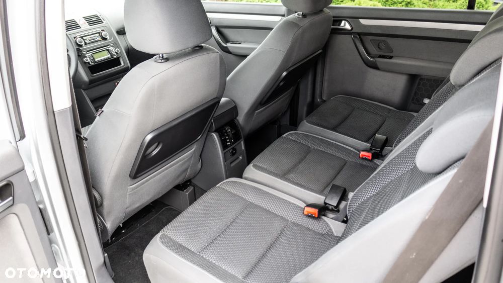 Volkswagen Touran - 17