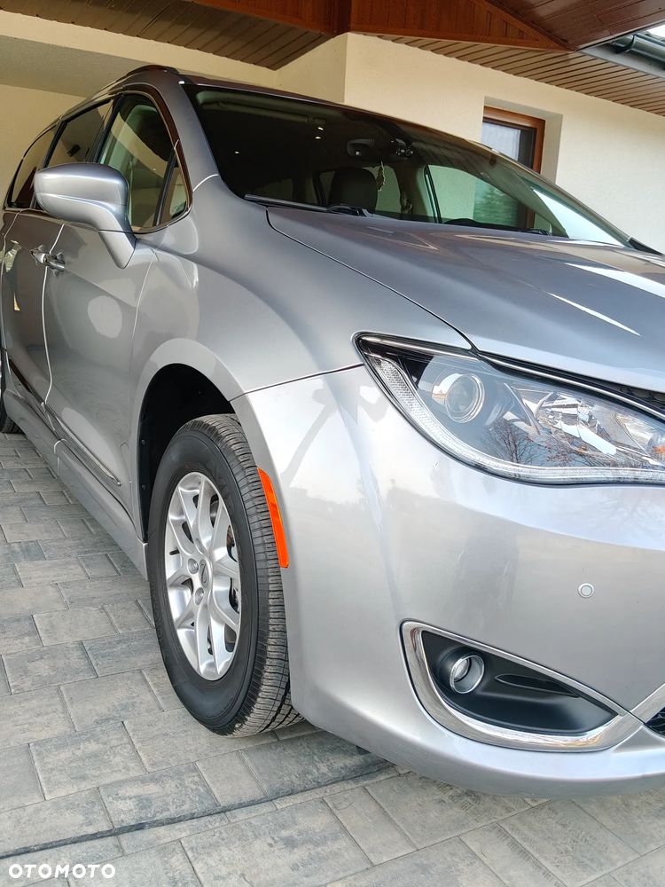 Chrysler Pacifica - 11