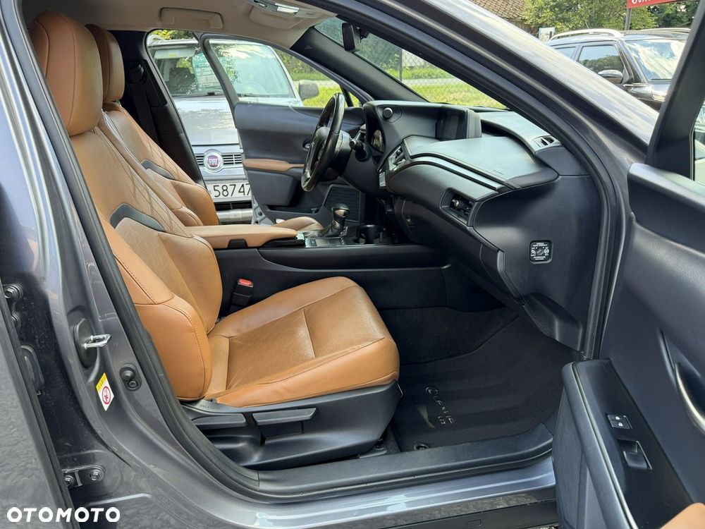Lexus UX - 17