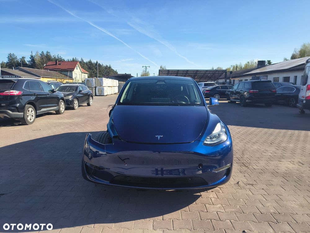 Tesla Model Y - 4