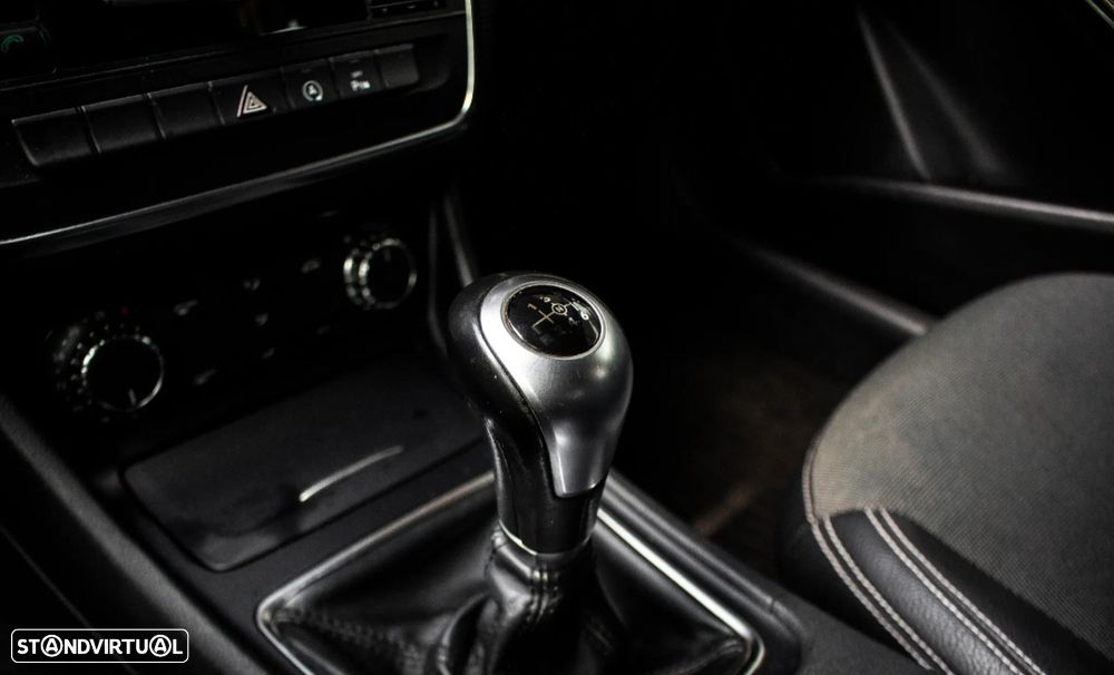 Mercedes-Benz A 180 d AMG Line - 15