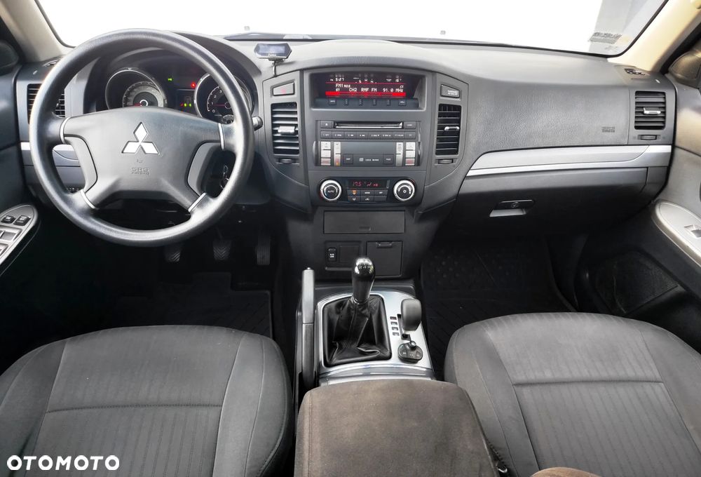 Mitsubishi Pajero - 29