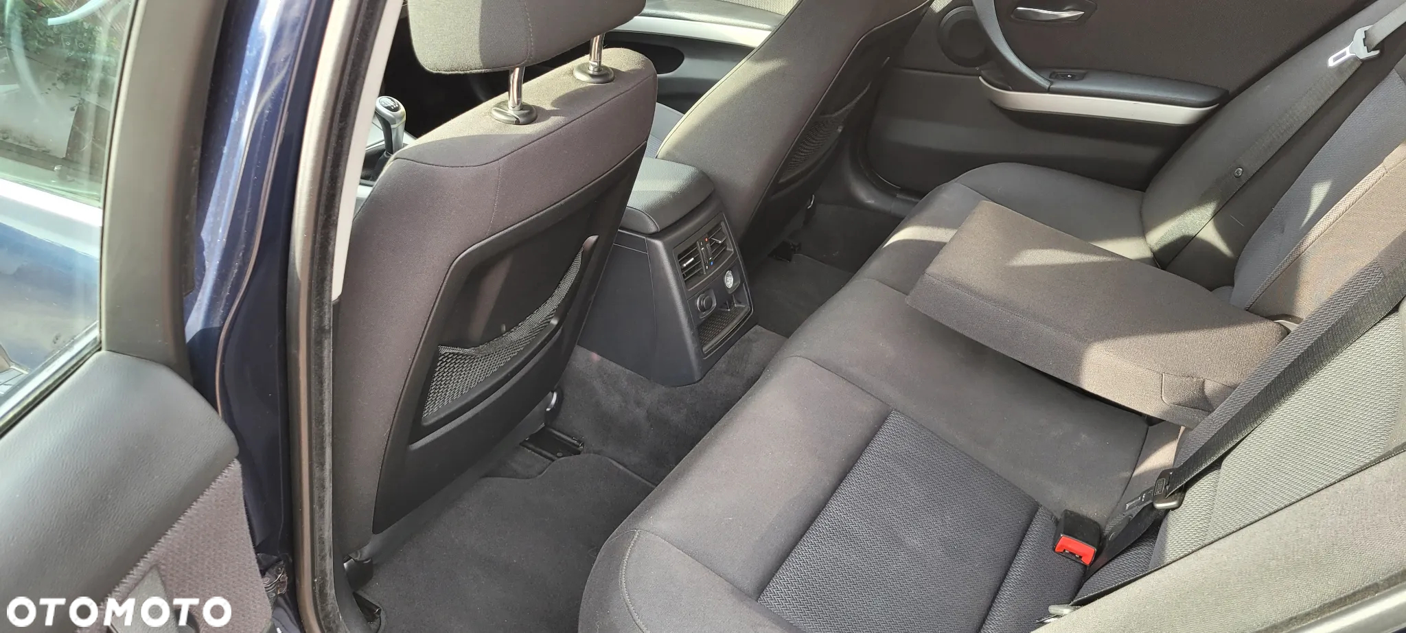 BMW Seria 3 318i Touring - 12