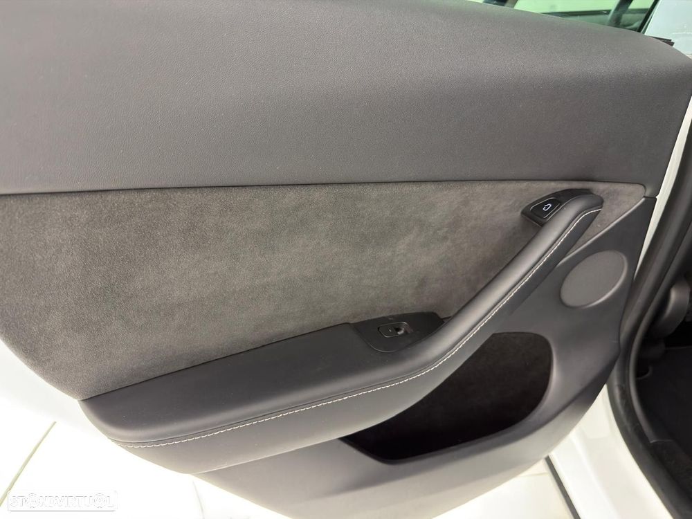 Tesla Model Y Long Range Dual Motor AWD - 20