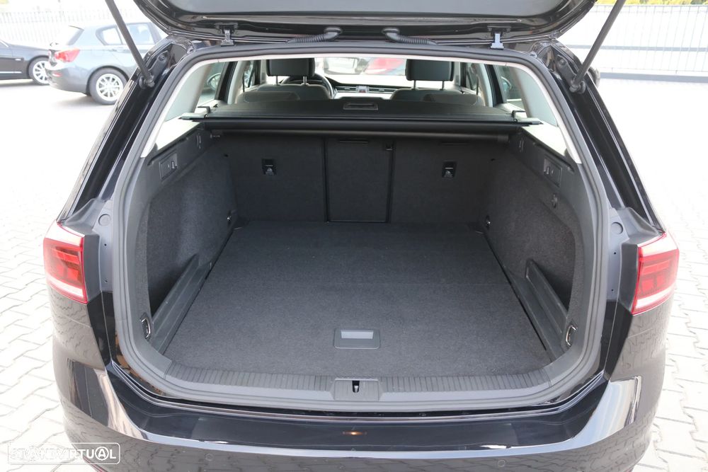 VW Passat Variant 2.0 TDi Business DSG - 33